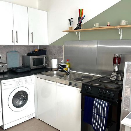 Crescent Apartment - Modern 1 Bedroom First Floor Goodmayes Eksteriør bilde