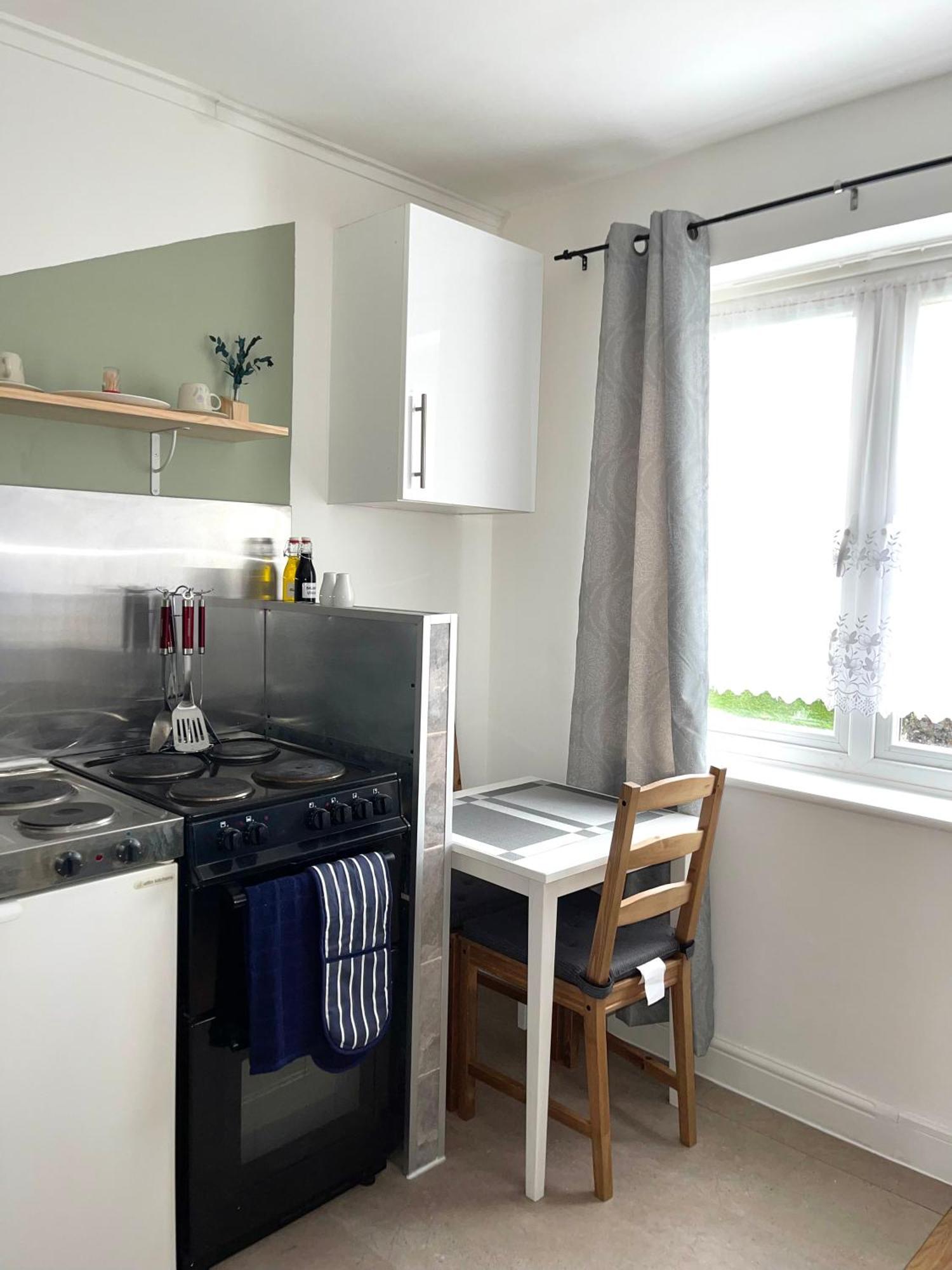 Crescent Apartment - Modern 1 Bedroom First Floor Goodmayes Eksteriør bilde