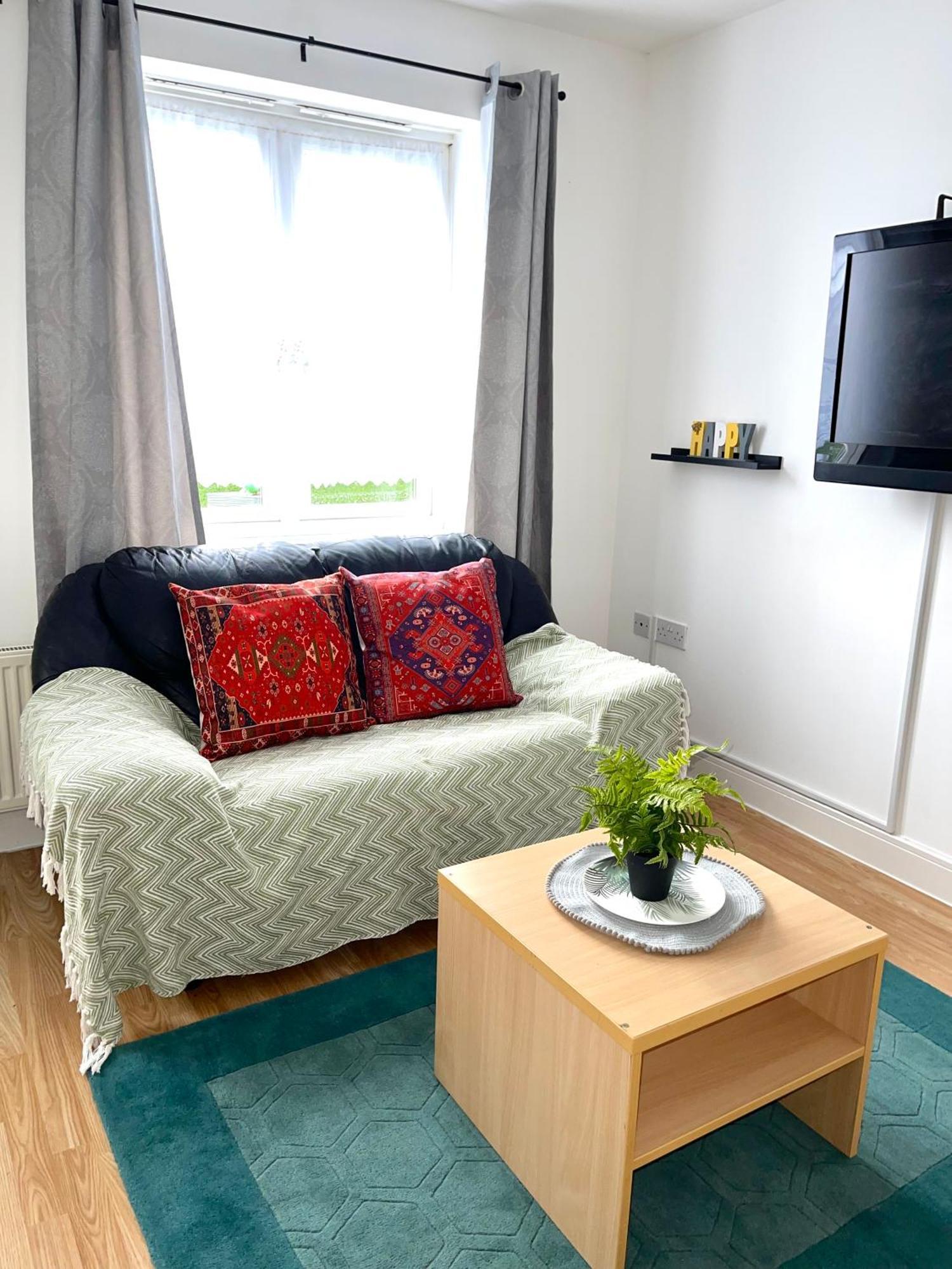 Crescent Apartment - Modern 1 Bedroom First Floor Goodmayes Eksteriør bilde