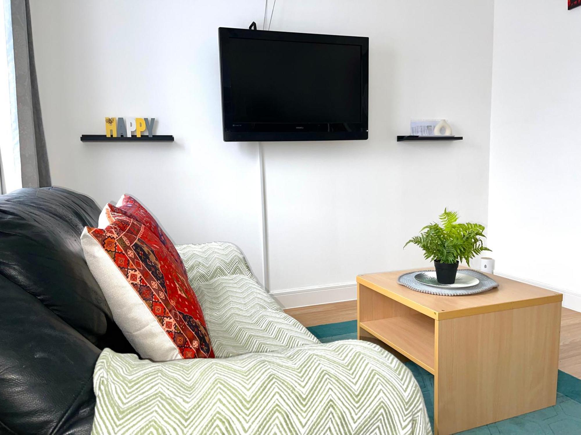Crescent Apartment - Modern 1 Bedroom First Floor Goodmayes Eksteriør bilde